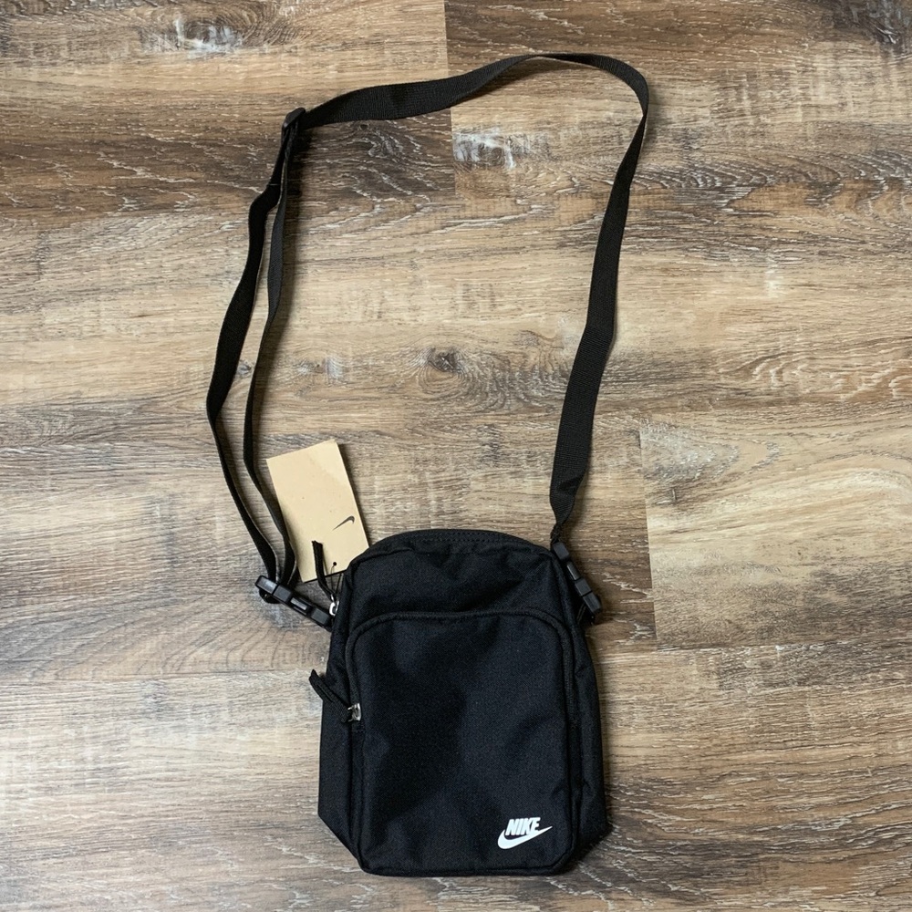 Nike Heritage Small 2.0 Tote Bag with 2 Pockets - Black